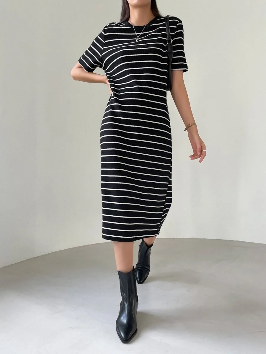 Eduarda Chic Striped Dress